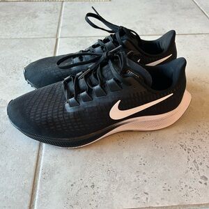 Women’s Nke Pegasus 37 Running shoe SOLD
